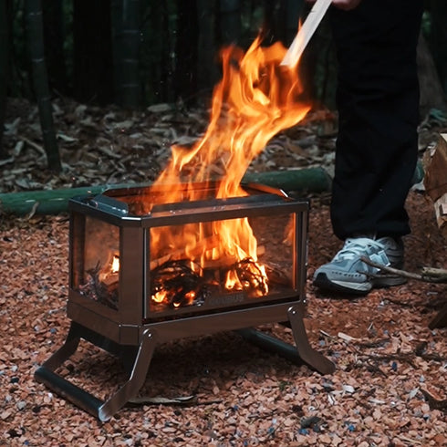 GGUBUS SURROUND VIEW 焚き火台 薪をくべる