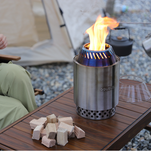 GGUBUS 二次燃焼ストーブ YOUR STOVE 卓上使用の様子