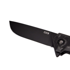 TEKTO F1 Alpha ナイフ　Forged Carbon // Blue Accents　チタンコーティングD2ブレード